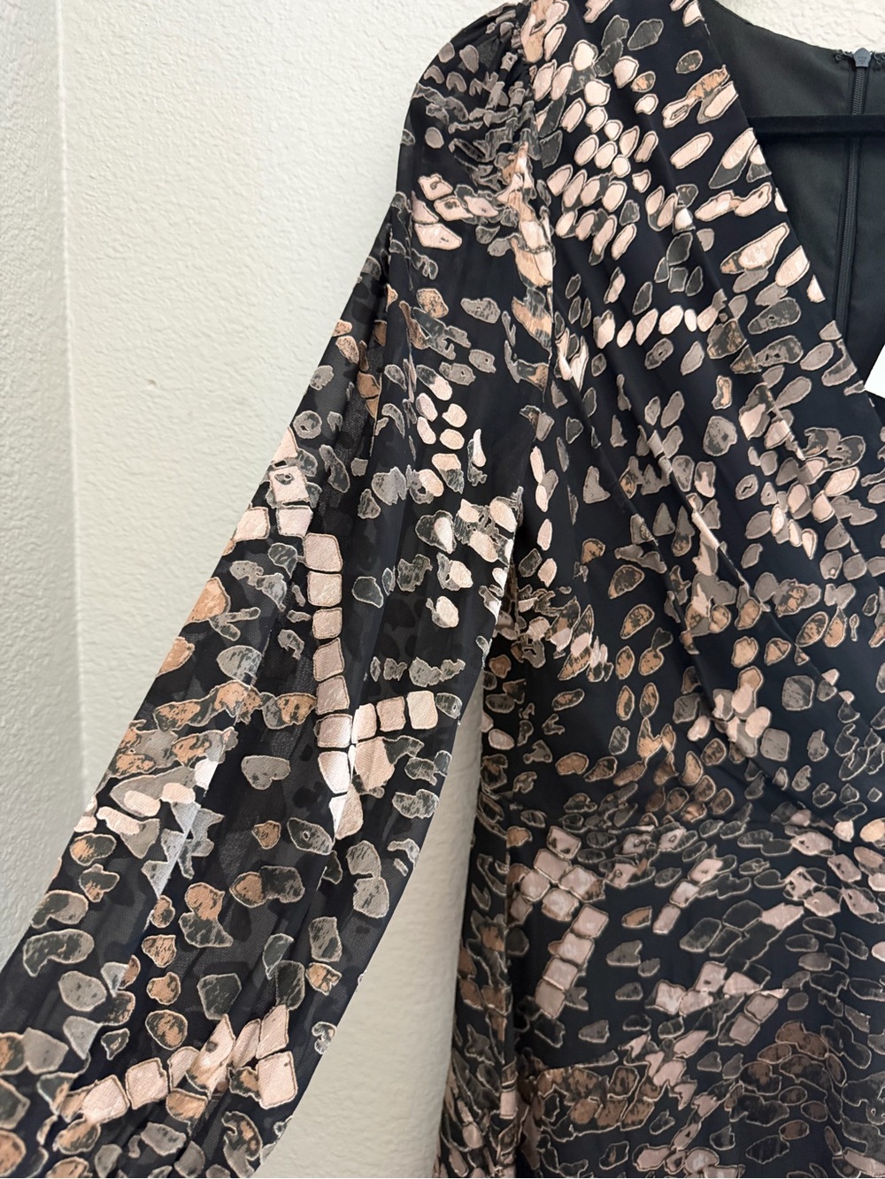 Adelyn Rae Black & Blush Python dress - Picture 4 of 6